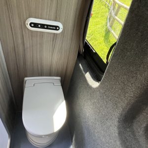 New Crafter MWB 4x4 Toilet - Cinderalla